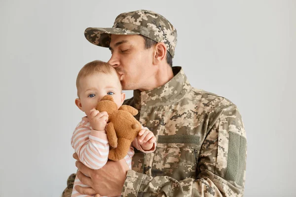 Porträtt Ung Vuxen Militär Far Kom Från Kriget Eller Övningarna — Stockfoto
