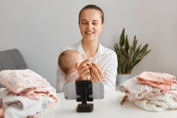 Indoor Shot Young Adult Woman Posing Infant Daughter Front Tripod — Stock Photo, Image