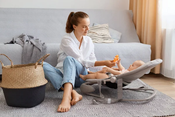 Indoor Shot Happy Beautiful Caucasian Woman Playing Her Infant Daughter — стоковое фото