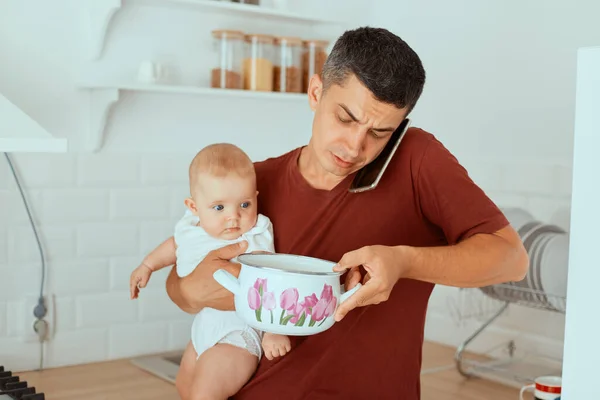 Portrait Brunette Young Adult Father Newborn Baby Girl Home Kitchen — Stock Photo, Image