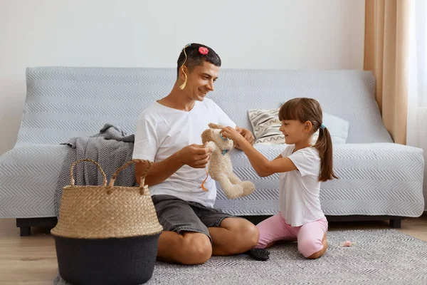 Positive Young Adult Father Spending Time His Daughter While Sitting — Stock Photo, Image