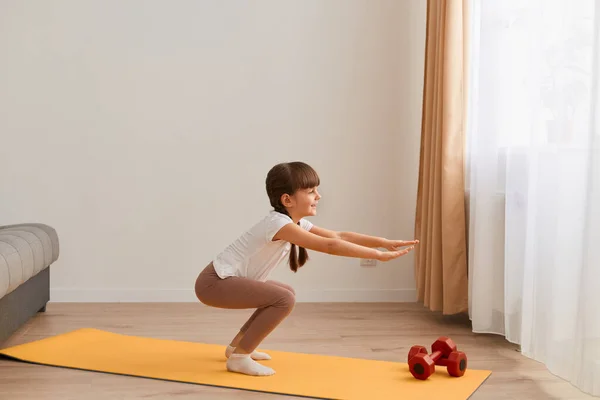 Portrait Little Girl Doing Squat Exercises Workout Home Cute Kid — Stock Photo, Image