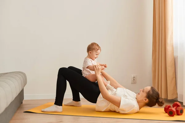 Indoor Shot Sporty Mother Baby Gymnastics Woman Doing Yoga Exercises — Stock Photo, Image