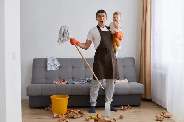 Angry Aggressive Man Wearing Casual Attire Brown Apron Cleaning House — Stock Photo, Image