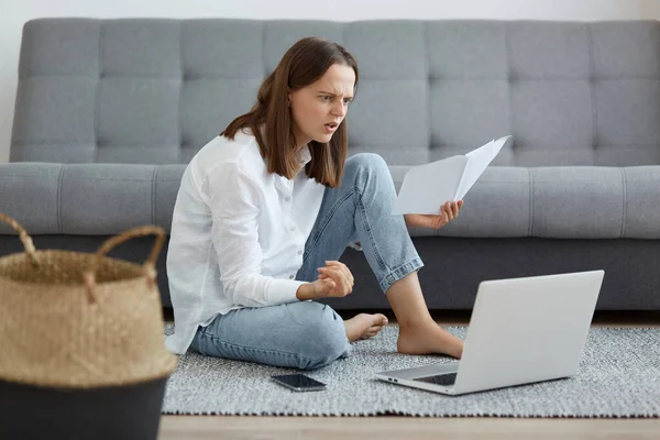 Indoor Shot Concentrated Caucasian Woman Wearing White Shirt Jeans Sitting — Stock Photo, Image
