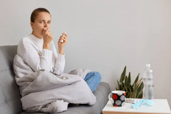 Portrait Sad Caucasian Woman Being Wrapped Blanket Sitting Sofa Looking — Stock Photo, Image