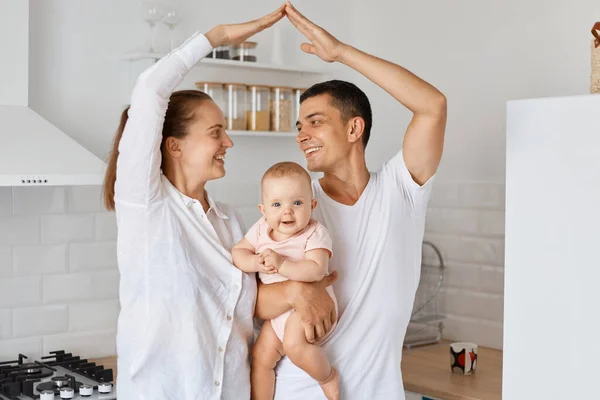 Smiling Positive Family Posing Looking Each Other Happy Facile Expression — Stock Photo, Image