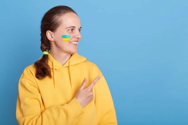 Smiling Happy Kind Woman Wearing Yellow Hoodie Flag Ukraine Her — стоковое фото