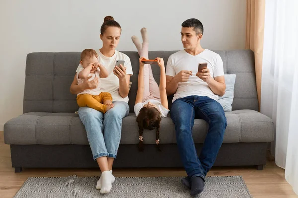 Gadgets Addiction Young Family Holding Using Different Electronic Devices While — Stock Photo, Image