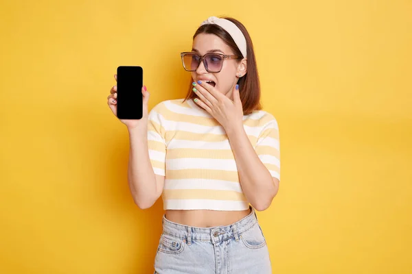 Indoor Shot Shocked Surprised Young Woman Wearing Striped Shirt Posing — Stock Photo, Image