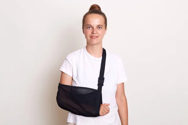 Smiling Caucasian Woman Broke Arm Workout Take Pain Pills Wears — Stockfoto