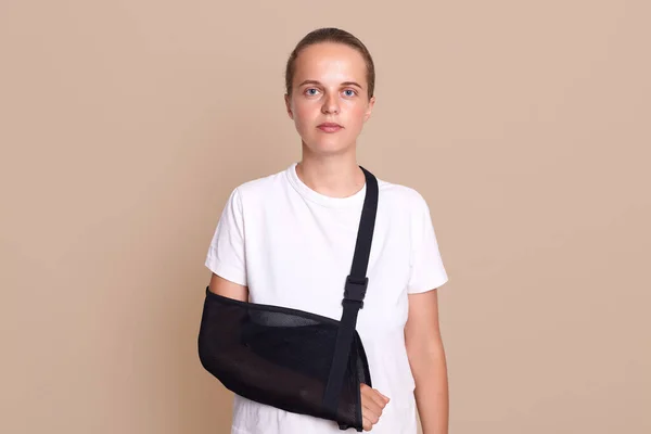 Indoor Shot Arm Broken Caucasian Woman Arm Sling Supported Her — Photo