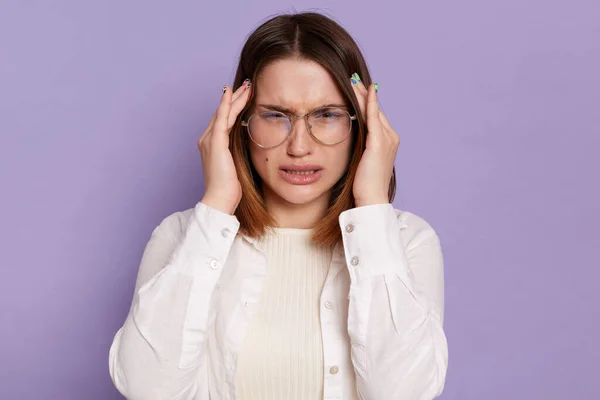 Indoor Shot Frustrated Unhealthy Dark Haired Woman Wearing White Shirt — Foto de Stock