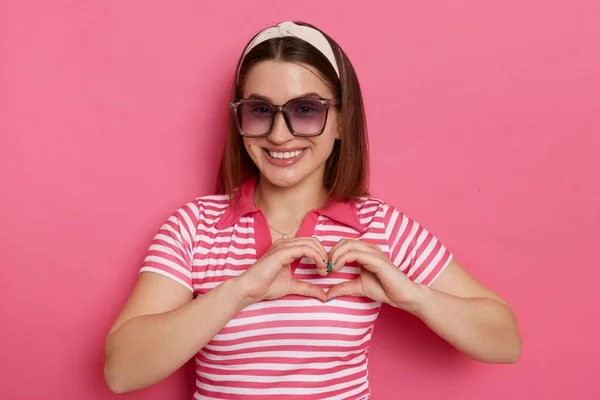 Portrait Romantic Beautiful Woman Wearing Striped Shirt Sunglasses Looking Camera — Stok Foto