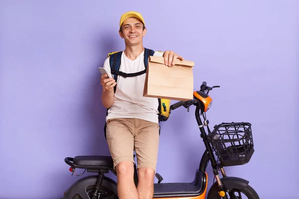 Horizontal Shot Satisfied Delighted Courier Man Wearing White Shirt Cap — Stock fotografie