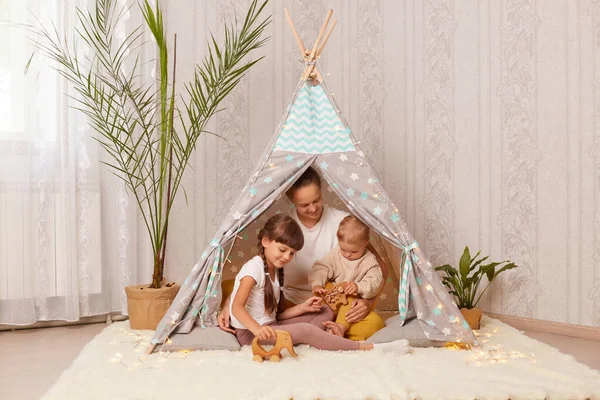 Image Caucasian Mother Her Children Sitting Together Teepee Tent Mom — Stock Photo, Image