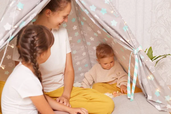 Indoor Shot Family Spending Time Home Cozy Wigwam Infant Baby – stockfoto
