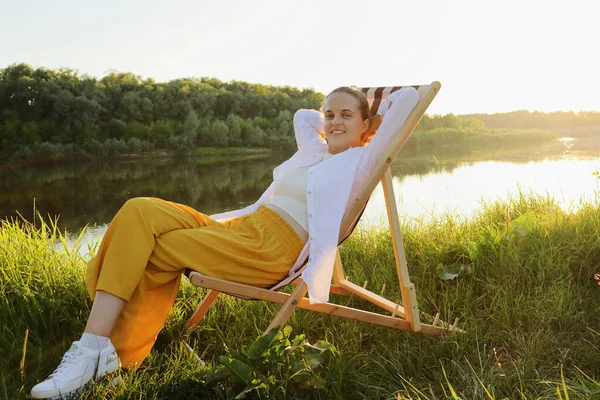 Image Pretty Positive Optimistic Caucasian Woman Wearing White Shirt Yellow — Stockfoto