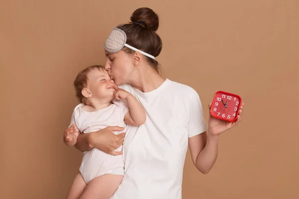 Horizontal Shot Attractive Woman Wearing White Shirt Blindfold Holding Baby —  Fotos de Stock
