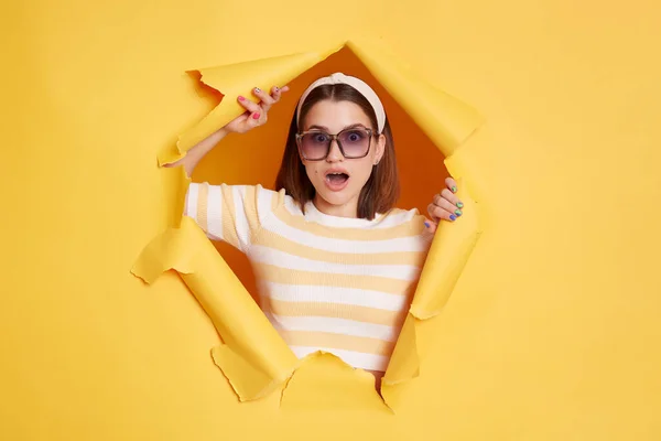 Portrait Amazed Woman Wearing Striped Shirt Looking Camera Widely Opened — Foto de Stock