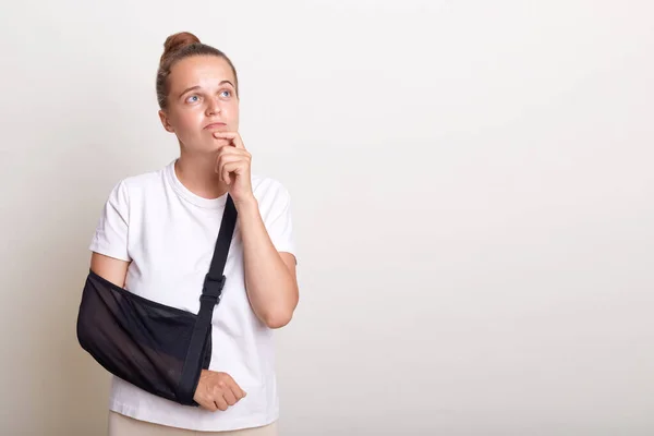 Indoor Shot Pensive Woman Bun Hairstyle Wearing Casual Shirt Posing — Foto de Stock