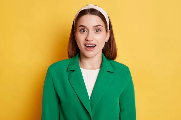 Portrait Excited Astonished Woman Wearing Green Jacket Hair Band Posing — Foto de Stock