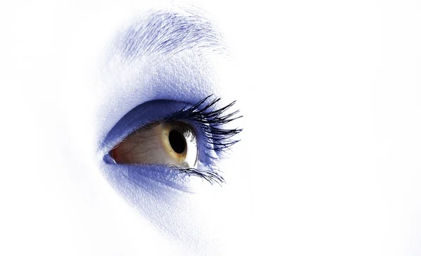 Μάτι πάνω από λευκό σε μπλε διάθεση — Φωτογραφία Αρχείου