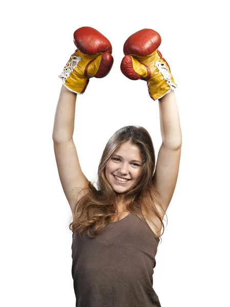 Attraktiv ung kvinna som bär boxningshandskar — Stockfoto