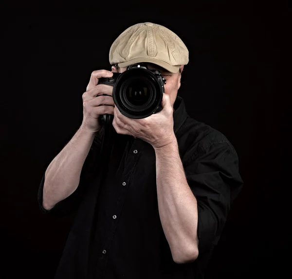 Een fotograaf met een leuke camera. — Stockfoto