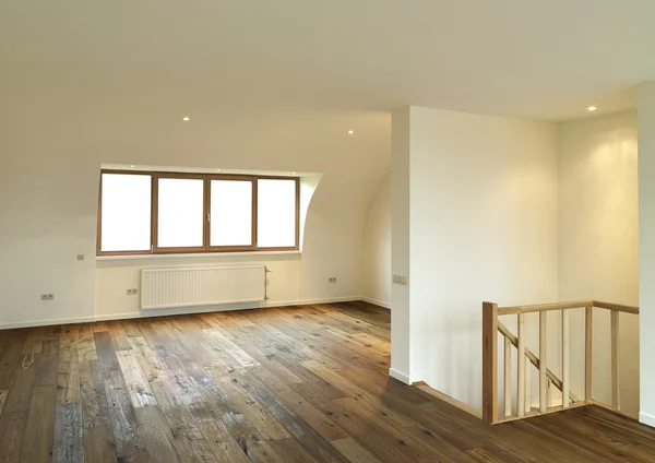 Moderní interiér s dřevěnou podlahou — Stock fotografie