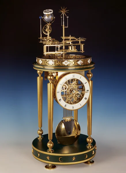 Antike Uhr mit Perpetuum mobile. — Stockfoto