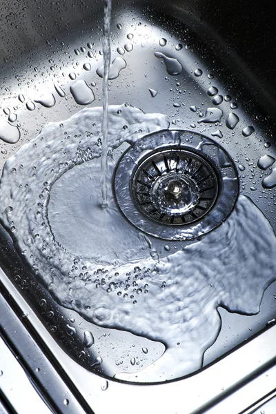 Water and droplets in sink — Stock Photo, Image