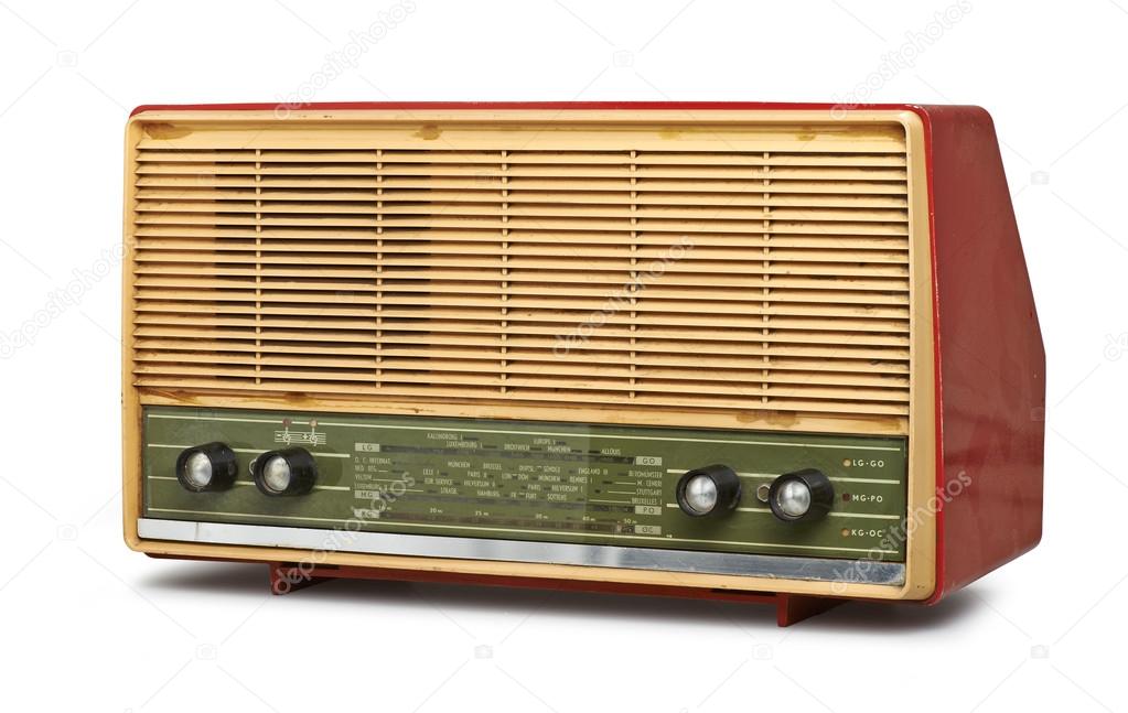 Grungy vintage radio isolated (clipping path)