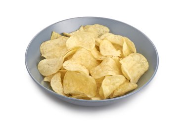 Patates cipsi kasesi beyaza izole edilmiş.