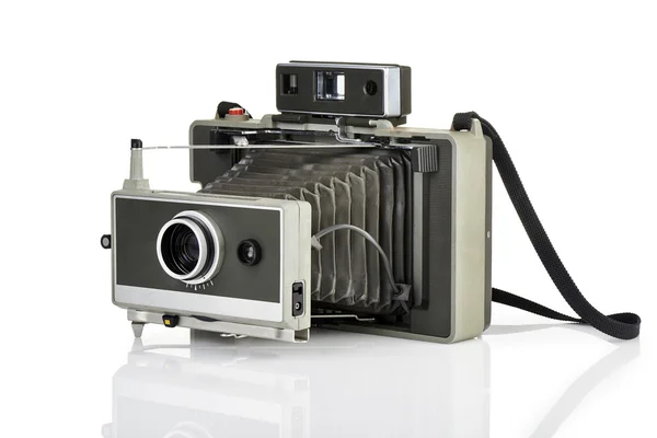 Vintage άμεση φωτογραφική μηχανή σε λευκό — Φωτογραφία Αρχείου