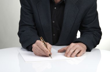 bir işadamı bir takım imzalama veya ferman el yakın çekim