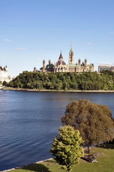 Ottawa, canada, 8 augustus: parlementsgebouwen en fairmont — Stockfoto