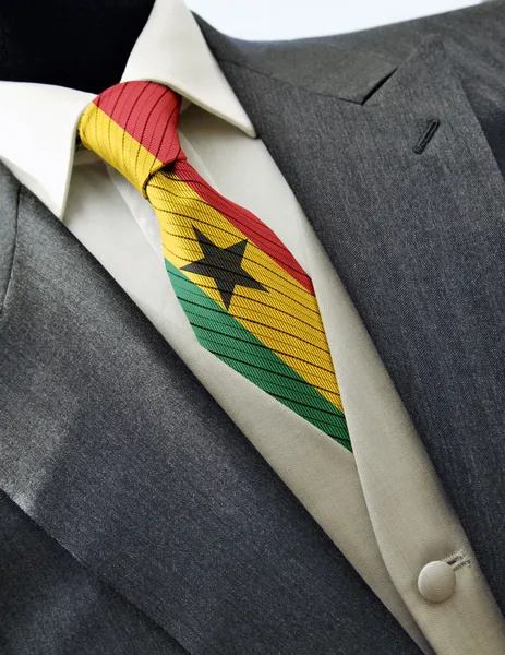 Hochzeitskleid mit Flagge Ghana auf Krawatte — Stockfoto