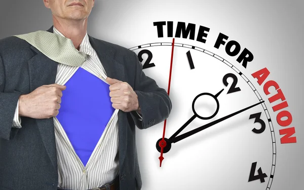 Бизнесмен показывает супергеройский иск против часов — стоковое фото