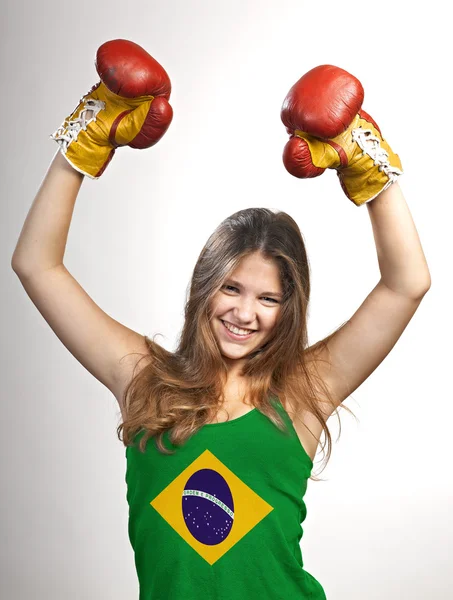 Succes vrouw vieren voor haar succes met de vlag van Brazilië — Stockfoto