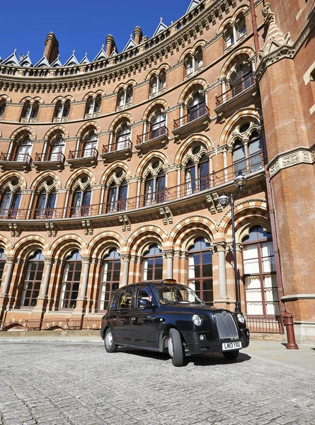Londýn taxi nebo black cab v st.pancras — Stock fotografie