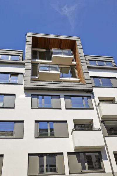 Neue Wohnungen in moderner Architektur — Stockfoto