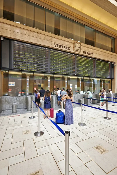 Brüksel Merkez tren istasyonu ana lobi iç — Stok fotoğraf