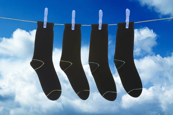 Sokker som henger til tørk – stockfoto