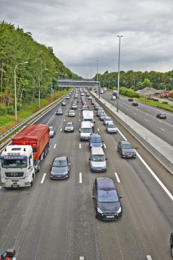 Araba stucked e40 otoyolu üzerinde bertem yonca yaprağı, bir sürü