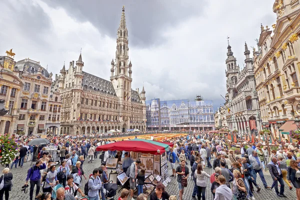 Brüksel 'deki Grand Place' de dev halı. — Stok fotoğraf