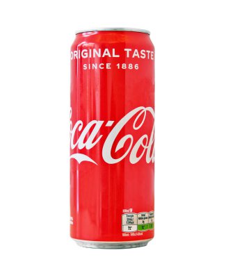 Brüksel, Belçika -13 Ekim 2021; Belçika için yapılmış beyaz bir arka planda izole edilmiş tatlı karbonatlı kola kutulu alüminyum kutu. Popüler içecek markası