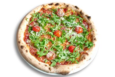 Tepeden yakından dokulu roka pizzası.