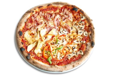 Dört sezonluk çekimler beyazın üzerinde izole edilmiş pizza