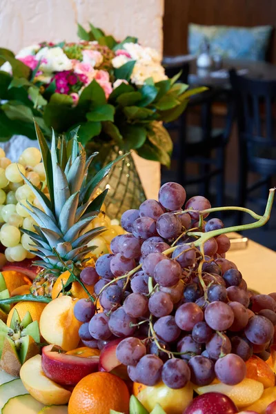 Zbliżenie Kolorowy Bufet Sezonowych Świeżych Owoców — Zdjęcie stockowe